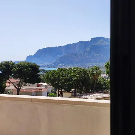 Natalia: Panoramic Terrace Retreat Near * Mondello