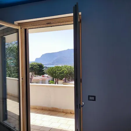 Natalia: Panoramic Terrace Retreat Near Apartment *