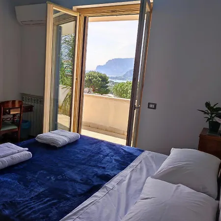 Apartment Natalia: Panoramic Terrace Retreat Near