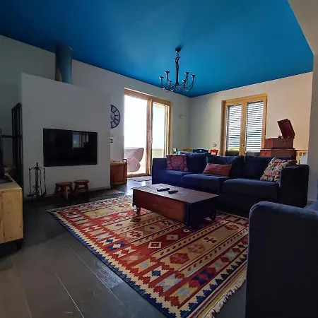 Apartment Natalia: Panoramic Terrace Retreat Near