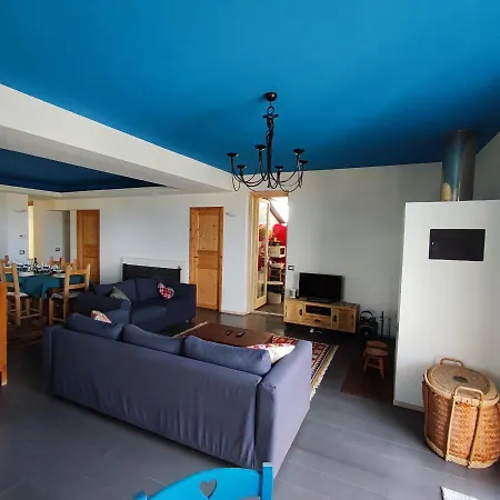 Natalia: Panoramic Terrace Retreat Near Apartment