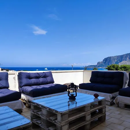 Natalia: Panoramic Terrace Retreat Near Apartment