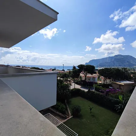 Natalia: Panoramic Terrace Retreat Near Apartment *